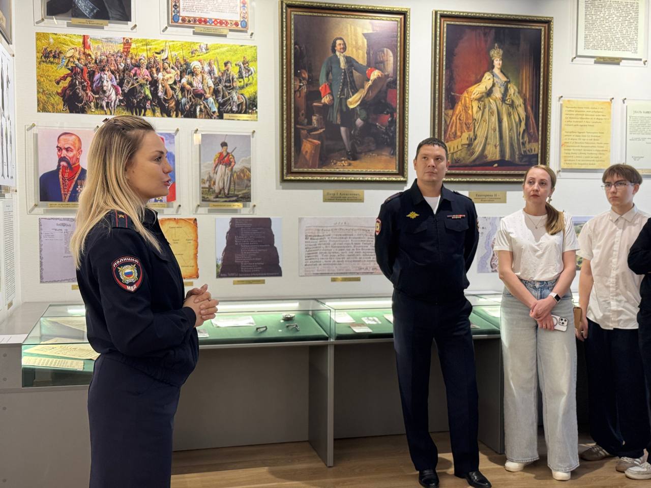 Краснодарские полицейские организовали для учеников казачьего класса экскурсию в Музее истории органов внутренних дел Кубани Краснодарские полицейские организовали для учеников казачьего класса экскурсию в Музее истории органов внутренних дел Кубани