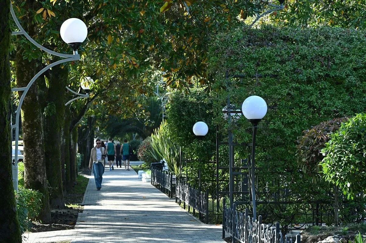 Глава Сочи Андрей Прошунин осмотрел новую благоустроенную зону отдыха в Адлерском районе Глава Сочи Андрей Прошунин осмотрел новую благоустроенную зону отдыха в Адлерском районе