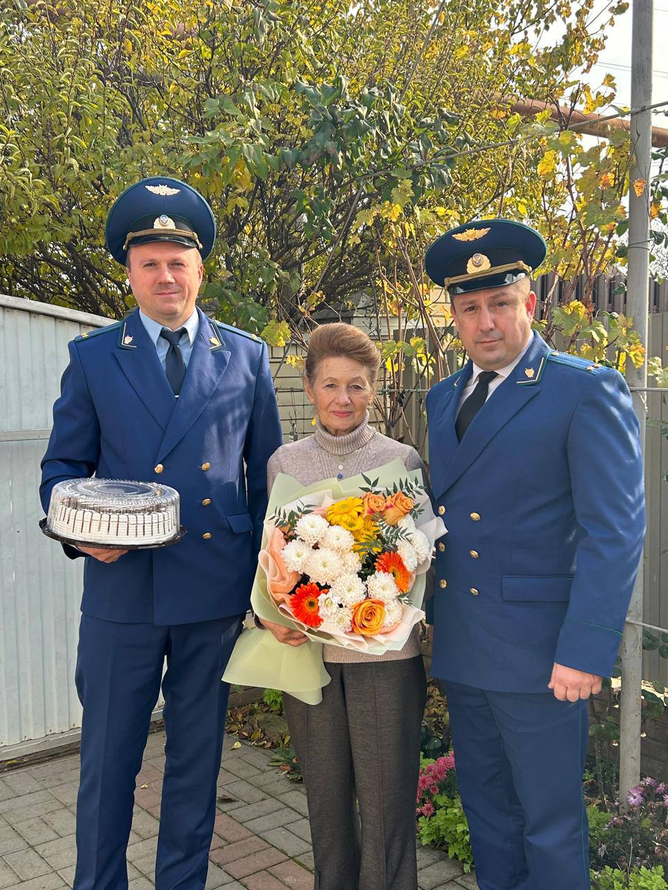 Работники прокуратуры Гулькевичского района поздравили с Днем рождения Кузьменко Надежду Дмитриевну