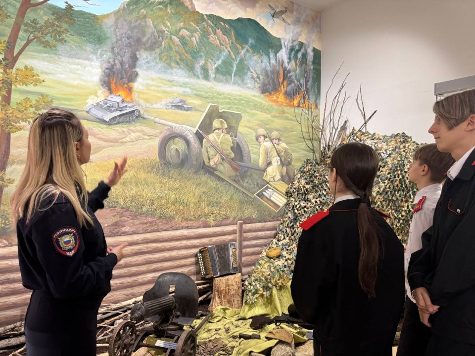 Краснодарские полицейские организовали для учеников казачьего класса экскурсию в Музее истории органов внутренних дел Кубани