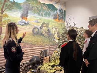 Краснодарские полицейские организовали для учеников казачьего класса экскурсию в Музее истории органов внутренних дел Кубани