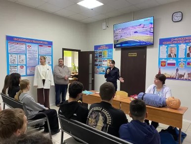 Сотрудники Северской Госавтоинспекции совместно с представителями Всероссийского общества автомобилистов, медицинскими работниками, а также сотрудниками аварийно-спасательного отряда провели для студентов Северо-Кавказского...