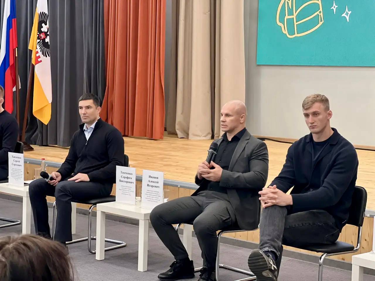 От уличных драк к достижениям: в Краснодаре спортсмены провели встречу с трудными подростками От уличных драк к достижениям: в Краснодаре спортсмены провели встречу с трудными подростками