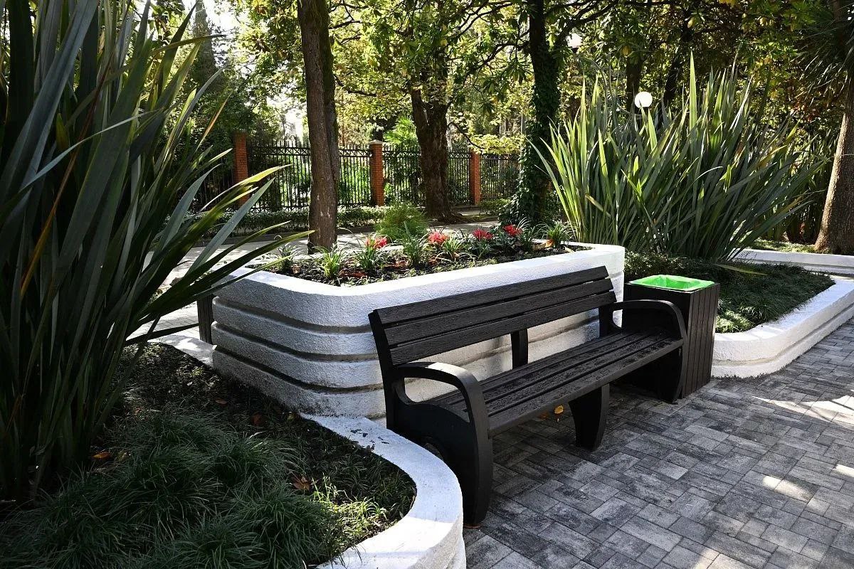 Глава Сочи Андрей Прошунин осмотрел новую благоустроенную зону отдыха в Адлерском районе Глава Сочи Андрей Прошунин осмотрел новую благоустроенную зону отдыха в Адлерском районе