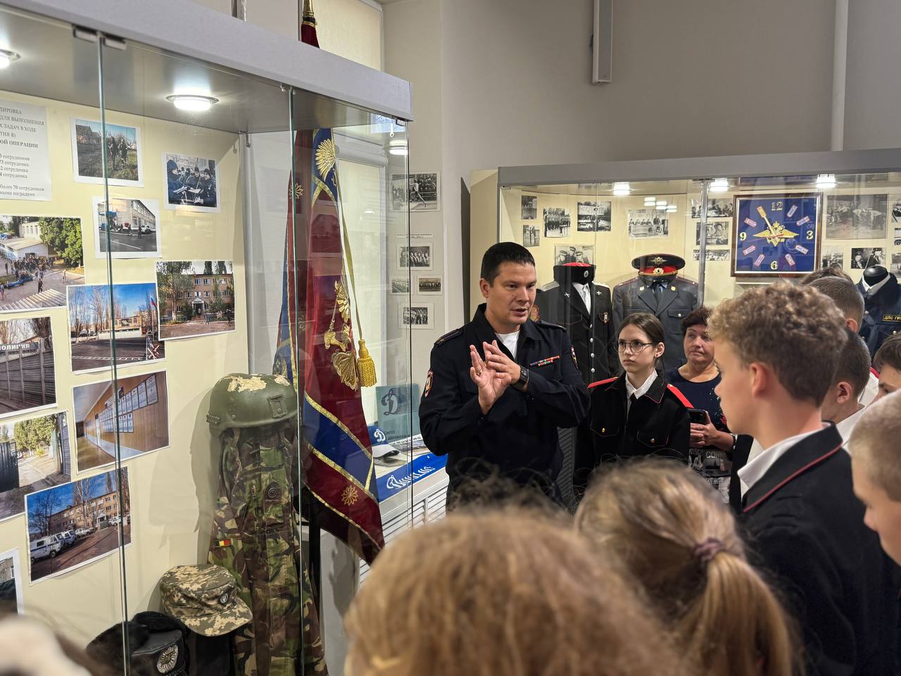 Краснодарские полицейские организовали для учеников казачьего класса экскурсию в Музее истории органов внутренних дел Кубани Краснодарские полицейские организовали для учеников казачьего класса экскурсию в Музее истории органов внутренних дел Кубани