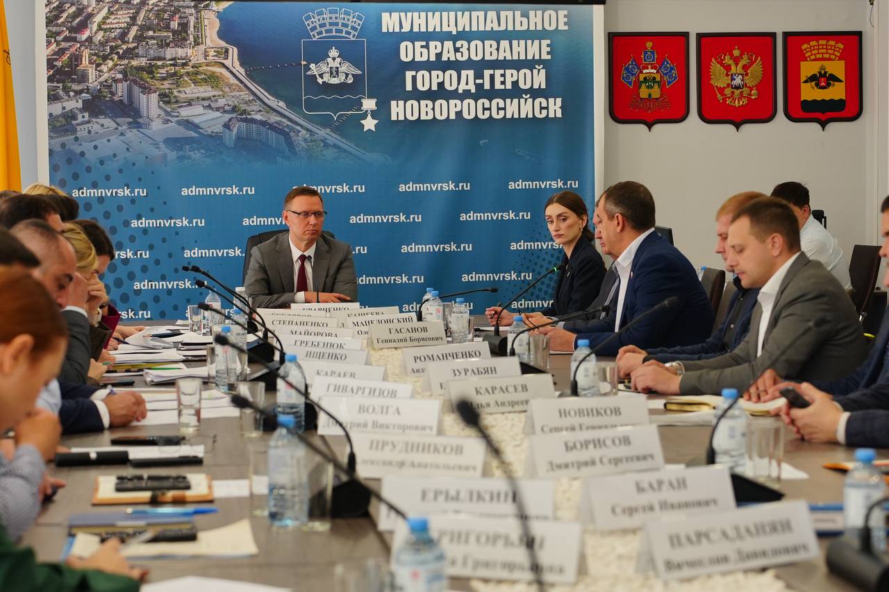 Андрей Кравченко: На личный прием новороссийцы обратились за решением вопросов, касающихся земельных отношений, водоснабжения, развития дорожно-транспортной инфраструктуры и обустройства системы ливнеотведения