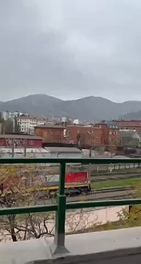 Просто лютый прорыв трубы в Новороссийске с фонтаном на несколько десятков метров высотой