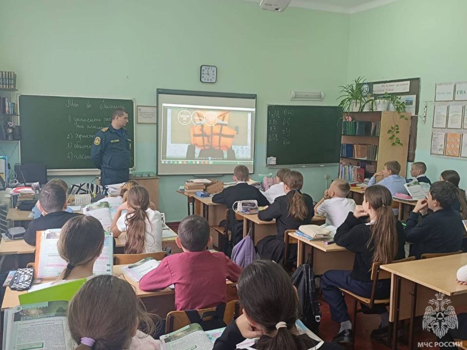 Безопасность превыше всего: беседа о правилах поведения на водных объектах