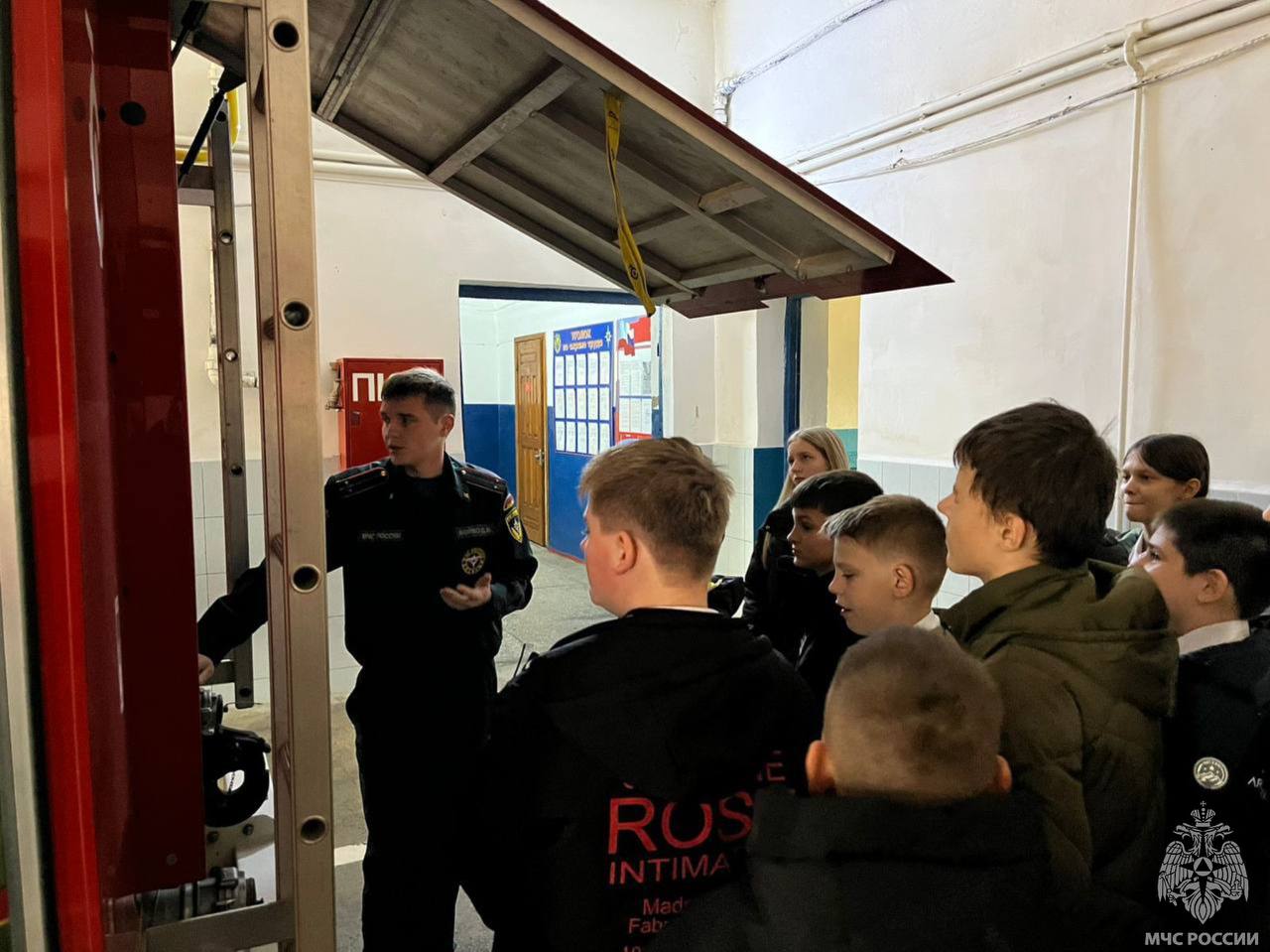 7й пожарноспасательный отряд продолжает знакомить школьников с профессией пожарного 7й пожарноспасательный отряд продолжает знакомить школьников с профессией пожарного
