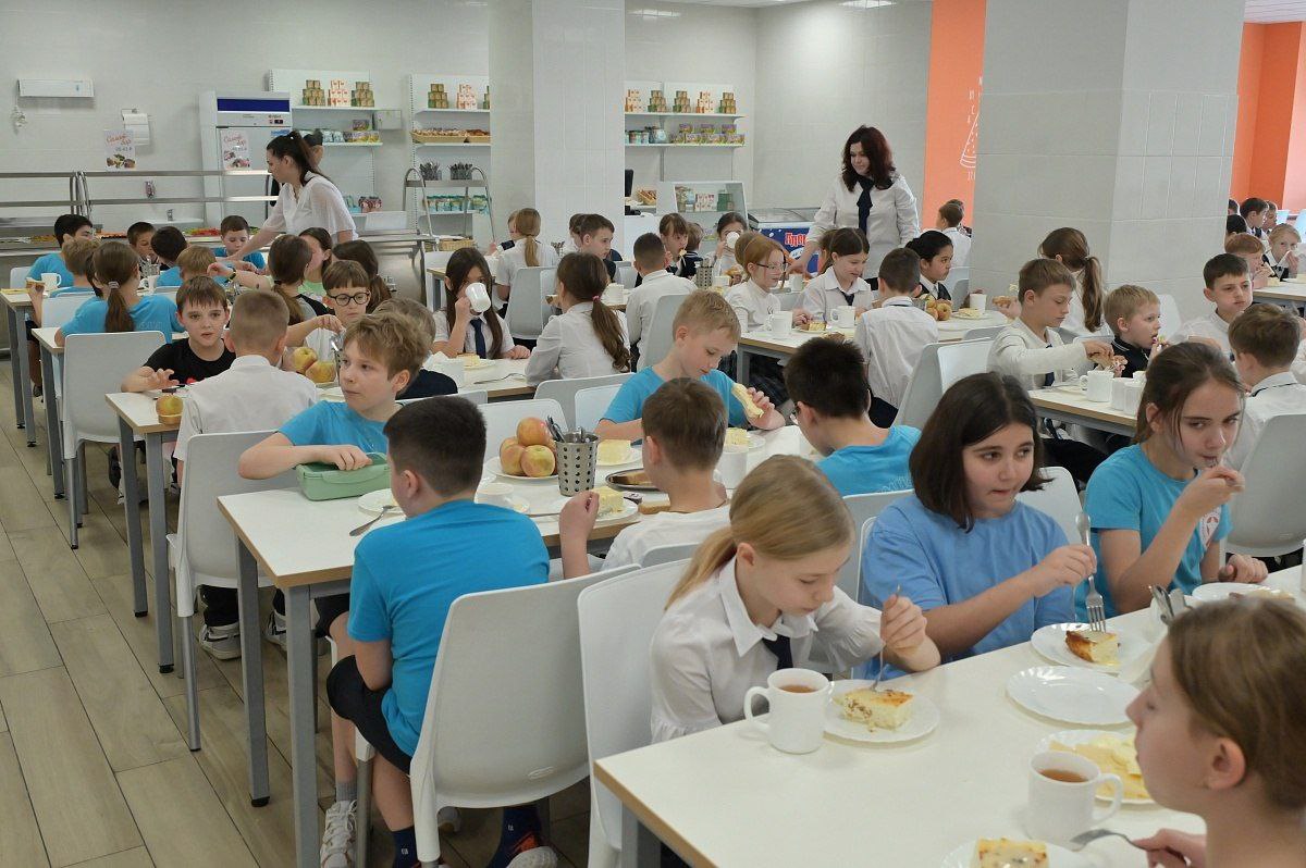 Глава Сочи Андрей Прошунин: «На организацию питания в общеобразовательных организациях в 2025 году направили свыше 968 миллионов рублей из бюджетов трех уровней» Глава Сочи Андрей Прошунин: «На организацию питания в общеобразовательных организациях в 2025 году направили свыше 968 миллионов рублей из бюджетов трех уровней»