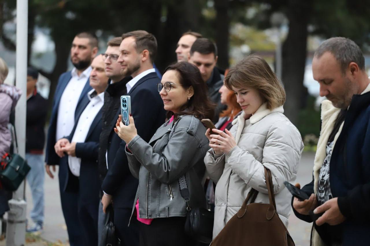 В Геленджике протестировали первого кубанского коммунального робота В Геленджике протестировали первого кубанского коммунального робота