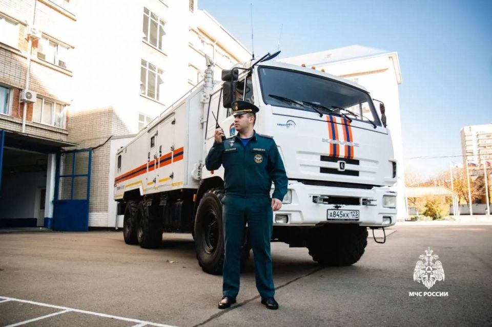 Сегодня в нашей рубрике #МЧСвЛицах мы хотим рассказать вам о начальнике группы подвижных средств связи, старшем лейтенанте внутренней службы Мурате Хамицеве