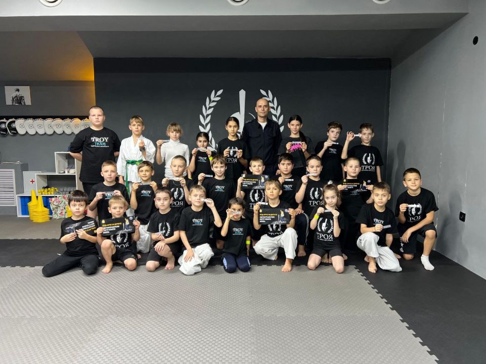 В г. Армавире сотрудники Госавтоинспекции провели для воспитанников клуба единоборств акцию «Стань ярче!»