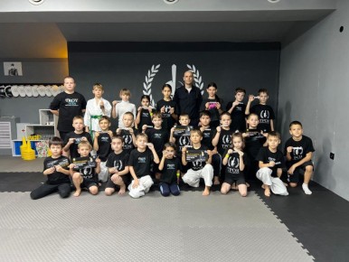 В г. Армавире сотрудники Госавтоинспекции провели для воспитанников клуба единоборств акцию «Стань ярче!»