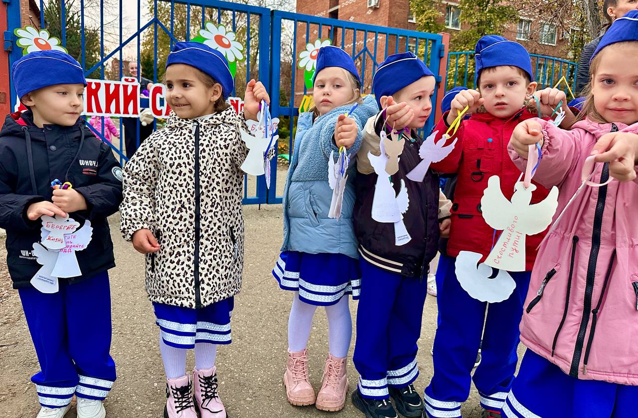 В преддверии Всемирного дня памяти жертв ДТП сотрудники Госавтоинспекции Лабинского района совместно с ЮПИДовцами напомнили участникам дорожного движения о важности соблюдения ПДД В преддверии Всемирного дня памяти жертв ДТП сотрудники Госавтоинспекции Лабинского района совместно с ЮПИДовцами напомнили участникам дорожного движения о важности соблюдения ПДД