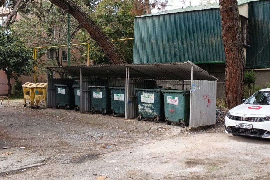 В Сочи продолжается работа по вывозу мусора, в том числе крупногабаритных отходов с контейнерных площадок В Сочи продолжается работа по вывозу мусора, в том числе крупногабаритных отходов с контейнерных площадок