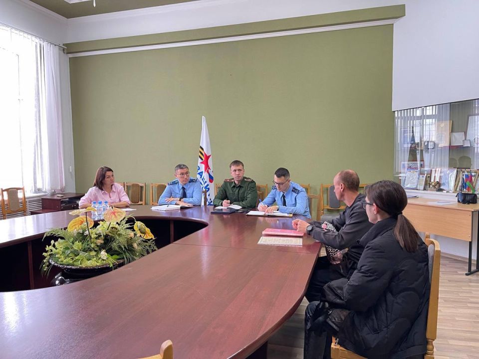 Ейским межрайонным прокурором проведен тематический прием военнослужащих и членов их семей