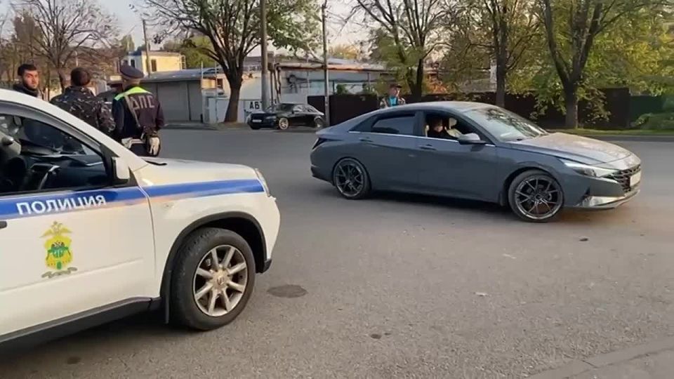 Сотрудниками Госавтоинспекции по городу Краснодару продолжается профилактическая работа по пресечению грубых правонарушений с использованием экипажей скрытого патрулирования