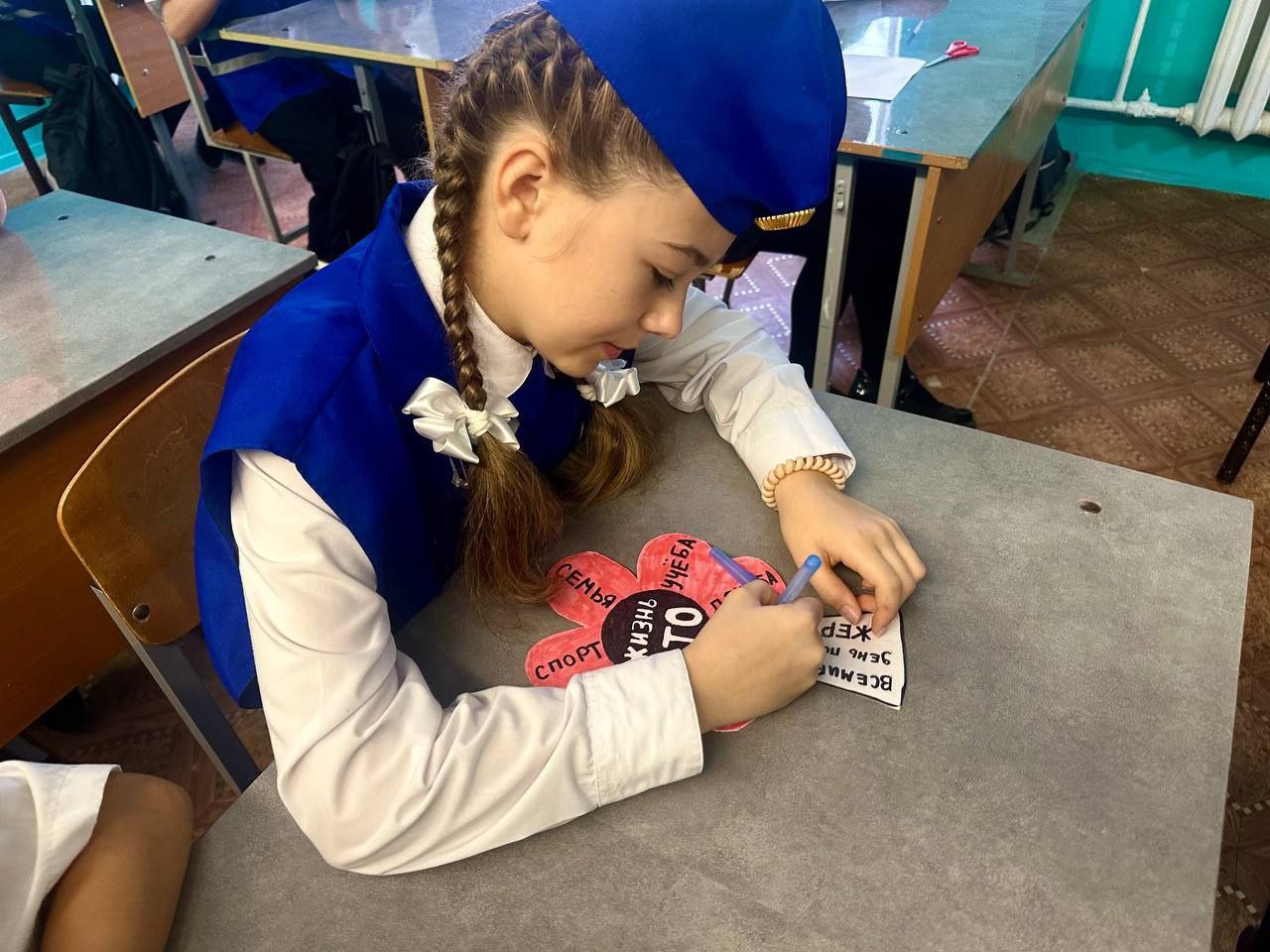 Внимательность на дороге и соблюдение правил дорожного движения сохраняют человеческие жизни Внимательность на дороге и соблюдение правил дорожного движения сохраняют человеческие жизни