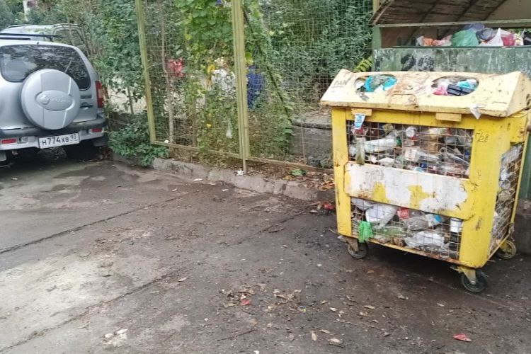 В Сочи продолжается работа по вывозу мусора, в том числе крупногабаритных отходов с контейнерных площадок В Сочи продолжается работа по вывозу мусора, в том числе крупногабаритных отходов с контейнерных площадок