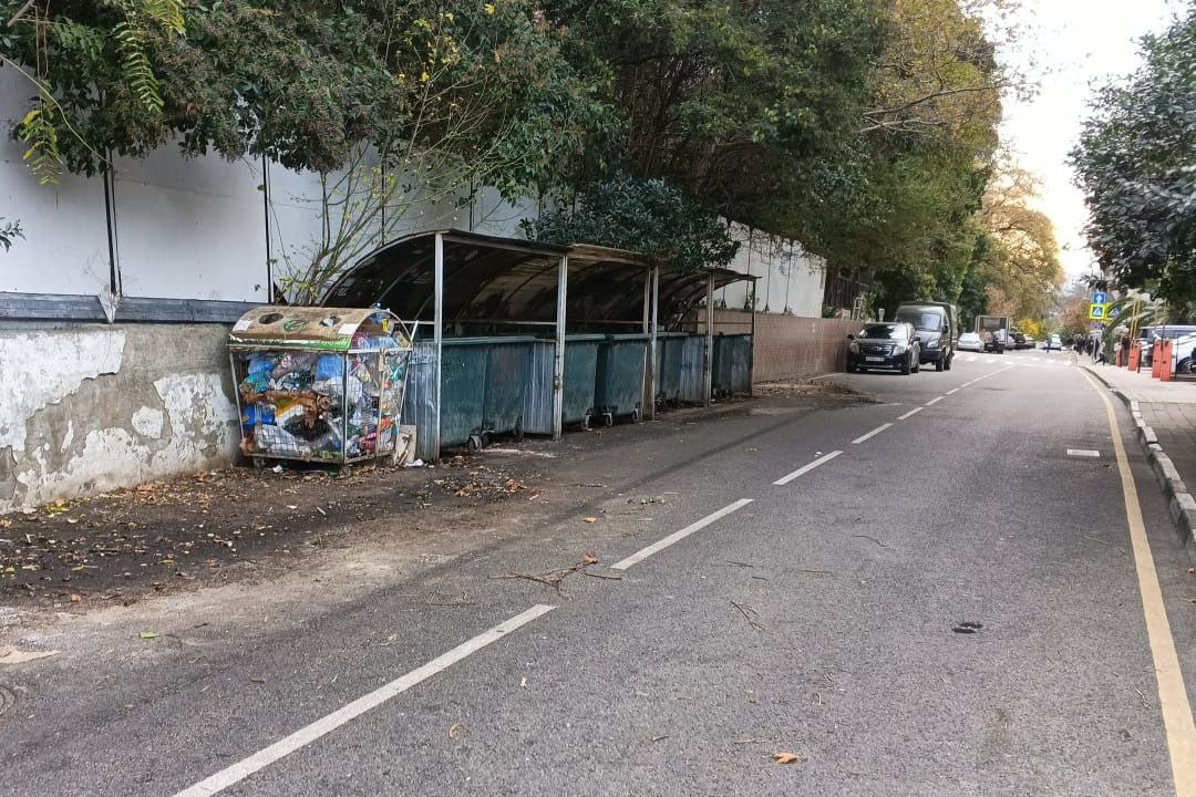 В Сочи продолжается работа по вывозу мусора, в том числе крупногабаритных отходов с контейнерных площадок В Сочи продолжается работа по вывозу мусора, в том числе крупногабаритных отходов с контейнерных площадок