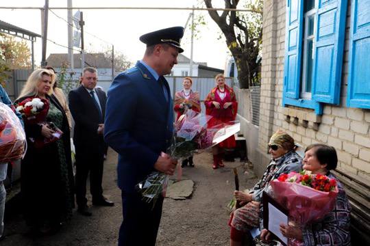 Руководством Тбилисского района принято участие в поздравлении труженицы тыла со 100-летним юбилеем Руководством Тбилисского района принято участие в поздравлении труженицы тыла со 100-летним юбилеем