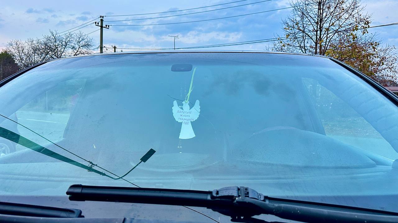 В преддверии Всемирного дня памяти жертв ДТП сотрудники Госавтоинспекции Лабинского района совместно с ЮПИДовцами напомнили участникам дорожного движения о важности соблюдения ПДД В преддверии Всемирного дня памяти жертв ДТП сотрудники Госавтоинспекции Лабинского района совместно с ЮПИДовцами напомнили участникам дорожного движения о важности соблюдения ПДД