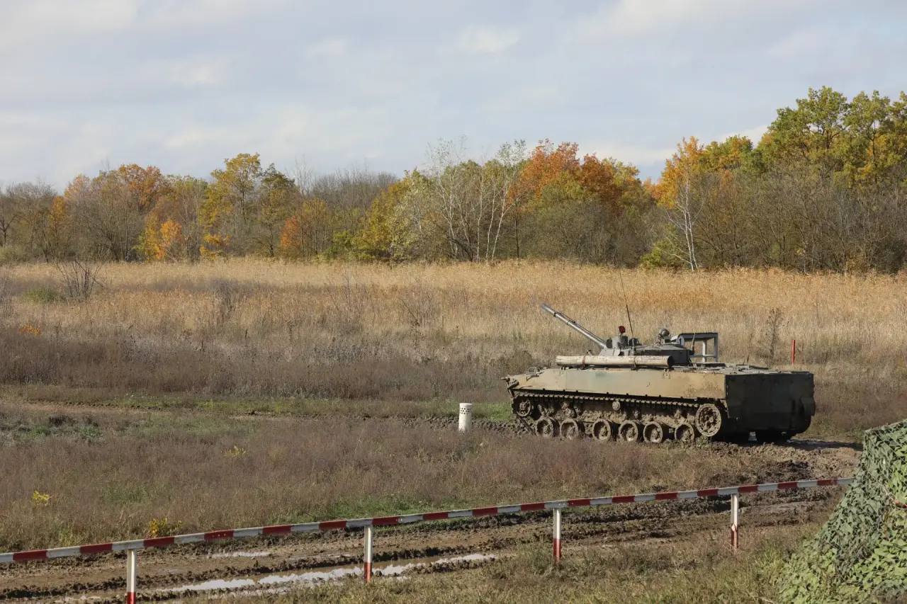 На Кубани бойцы учились укрывать бронемашины от ударов дронов