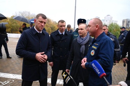 Евгений Наумов: Также осмотрел технику для откачки воды, тушения пожаров, проведения спасательных работ