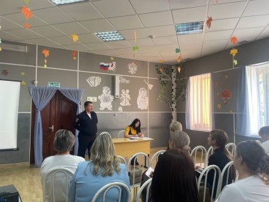 Сотрудники Госавтоинспекции Усть-Лабинского района провели рабочую встречу с директорами образовательных учреждений