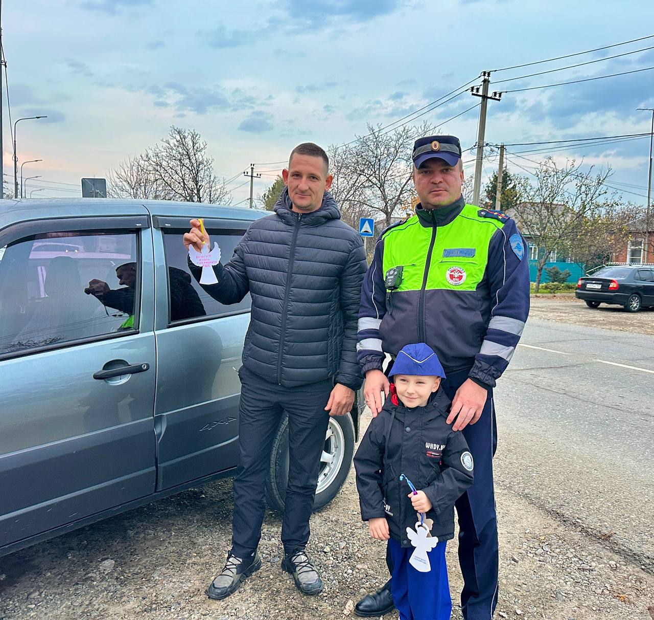 В преддверии Всемирного дня памяти жертв ДТП сотрудники Госавтоинспекции Лабинского района совместно с ЮПИДовцами напомнили участникам дорожного движения о важности соблюдения ПДД В преддверии Всемирного дня памяти жертв ДТП сотрудники Госавтоинспекции Лабинского района совместно с ЮПИДовцами напомнили участникам дорожного движения о важности соблюдения ПДД