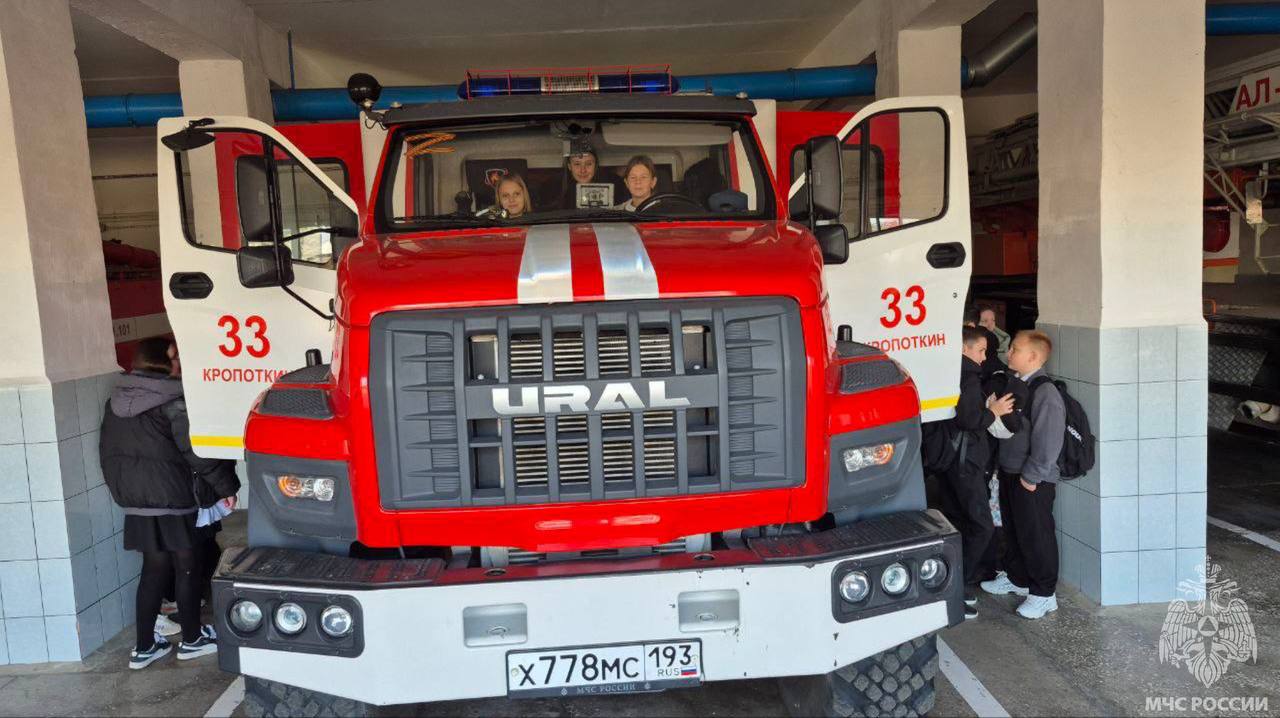 За кулисами профессии: экскурсия в 33 пожарно-спасательную часть За кулисами профессии: экскурсия в 33 пожарно-спасательную часть