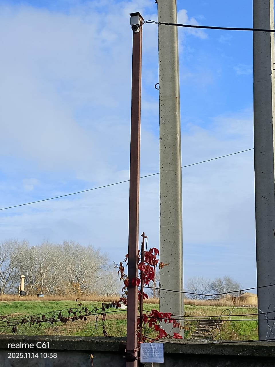 Администрация Ейского городского поселения Ейского района обращается к лицам, установившим металлический столб – опору для размещения камеры видеонаблюдения и фиксации на земельном участке с кадастровым номером...