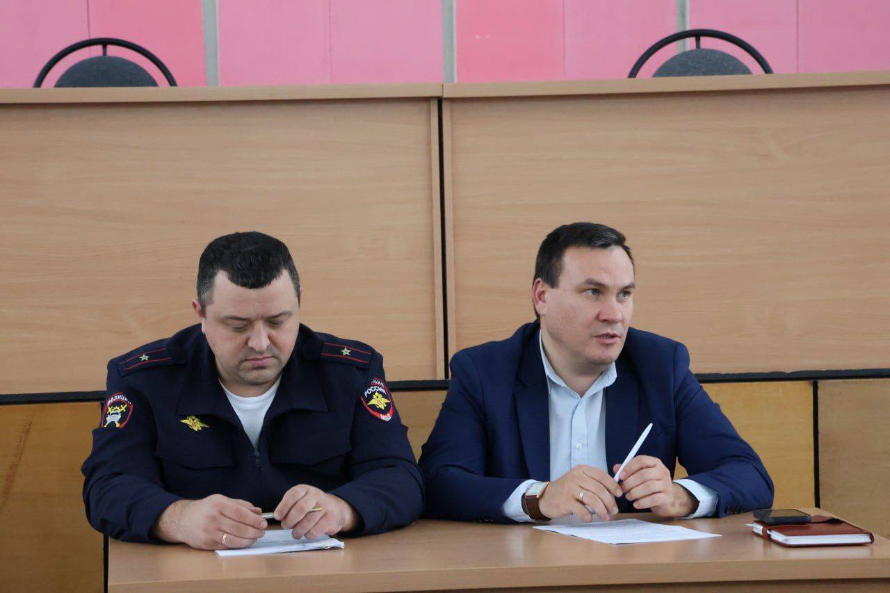 В Щербиновском районе состоялось заседание межведомственной комиссии по обеспечению безопасности дорожного движения В Щербиновском районе состоялось заседание межведомственной комиссии по обеспечению безопасности дорожного движения