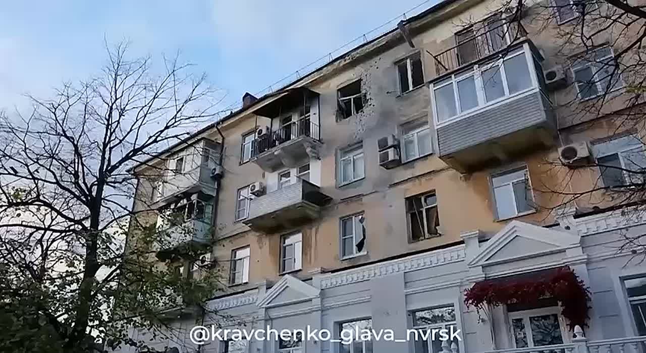 Кадры с места падения обломков беспилотников в Новороссийске