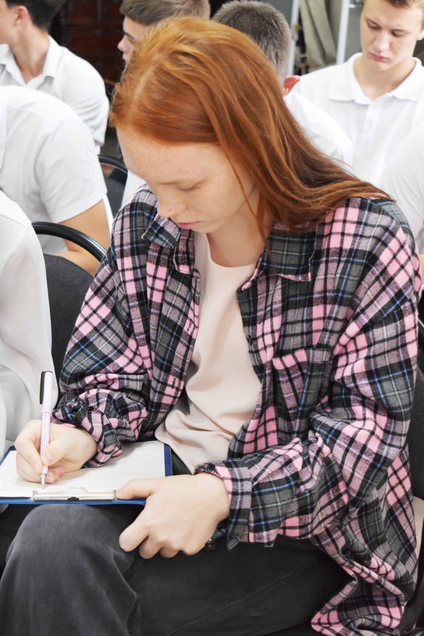 В рамках Года Защитника Отечества в музее истории города Ейска для студентов ейских колледжей проводятся экскурсии по выставке "НАШИ -СВОи" В рамках Года Защитника Отечества в музее истории города Ейска для студентов ейских колледжей проводятся экскурсии по выставке "НАШИ -СВОи"