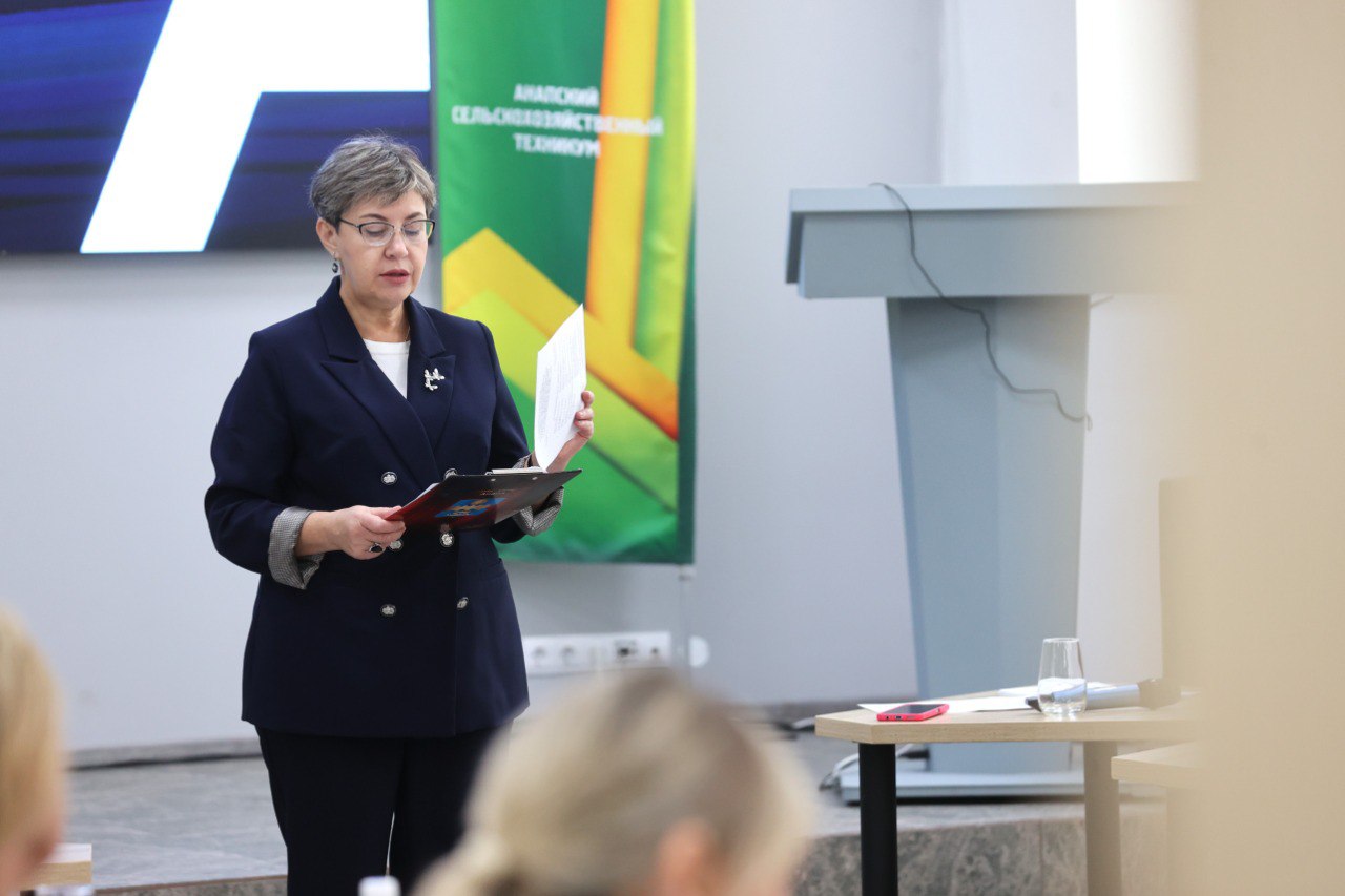 Для создания среды «бесшовного» образования в Анапе разработали дорожную карту Для создания среды «бесшовного» образования в Анапе разработали дорожную карту