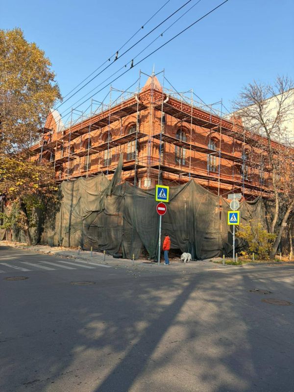 На еженедельном контроле прокуратуры города находятся вопросы завершения работ по капитальному ремонту нового здания Государственного фонда поддержки участников специальной военной операции «Защитники Отечества»