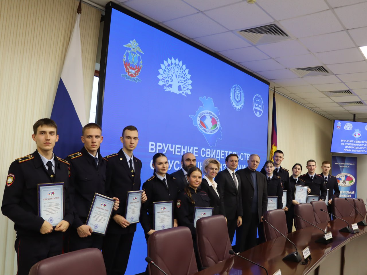 Свидетельства избирательной комиссии Краснодарского края вручены студентам четырех кубанских вузов Свидетельства избирательной комиссии Краснодарского края вручены студентам четырех кубанских вузов
