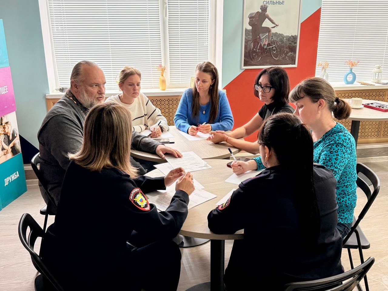 Межведомственный круглый стол прошёл в молодёжном центре «Этаж»