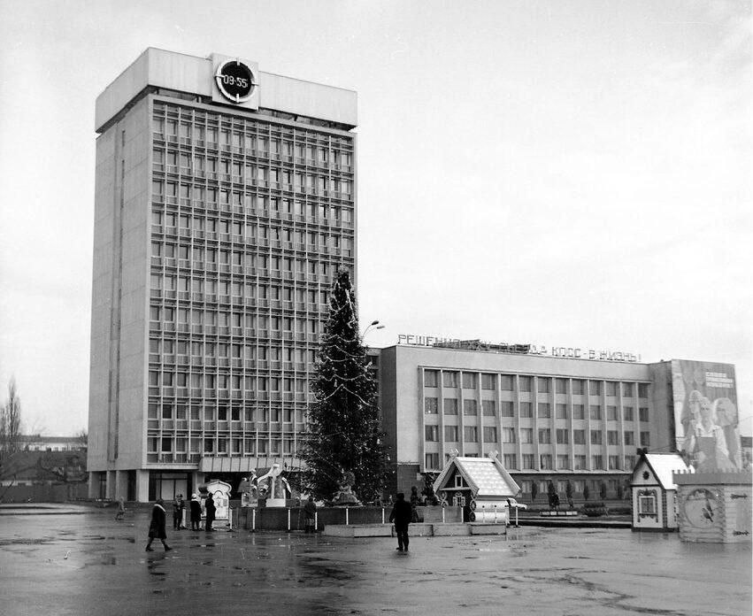 Как раньше выглядела главная городская площадь Краснодара? Как раньше выглядела главная городская площадь Краснодара?