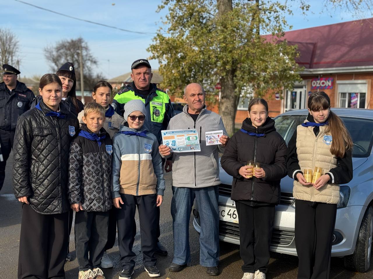 Сотрудники Госавтоинспекции Староминского района совместно с ЮИДовцами провели акцию «Без ДТП» Сотрудники Госавтоинспекции Староминского района совместно с ЮИДовцами провели акцию «Без ДТП»
