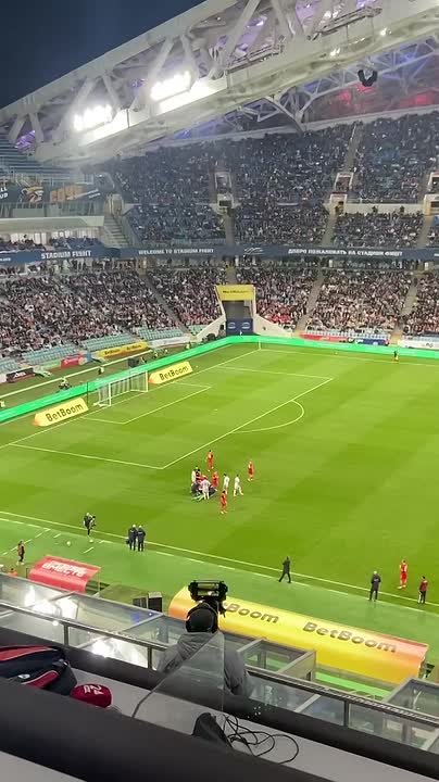 Фанаты «Краснодара» схватились за сердце, когда увидели столкновение Станислава Агкацева и игрока Чили