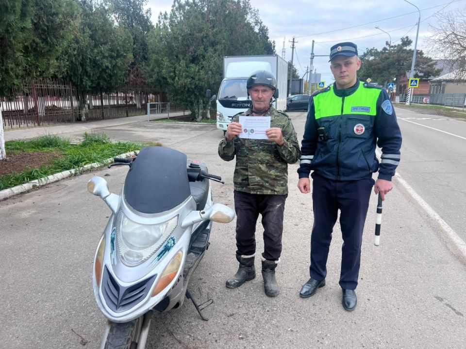 В преддверии Всемирного дня памяти жертв дорожно-транспортных происшествий сотрудники Приморско-Ахтарской Госавтоинспекции провели акцию «Сохрани себя!»