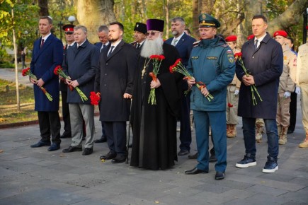 Андрей Кравченко: Сегодня в Новороссийске с рабочей поездкой находятся заместитель Министра природных ресурсов и экологии Российской Федерации Евгений Владимирович Марков и заместитель Губернатора Кубани Александр...