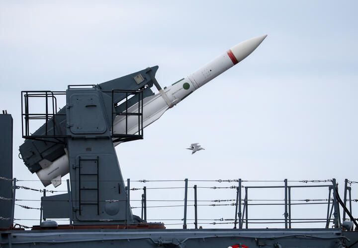 Америка проведёт ядерные испытания, перемирие в секторе Газа рушится: что произошло, пока вы спали