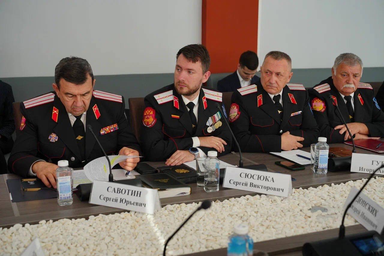 Андрей Кравченко: Принял участие в круглом столе, посвященном вопросам сотрудничества Новороссийского районного казачьего общества с Минприроды РФ, под председательством заместителя Министра природных ресурсов и экологии... Андрей Кравченко: Принял участие в круглом столе, посвященном вопросам сотрудничества Новороссийского районного казачьего общества с Минприроды РФ, под председательством заместителя Министра природных ресурсов и экологии...