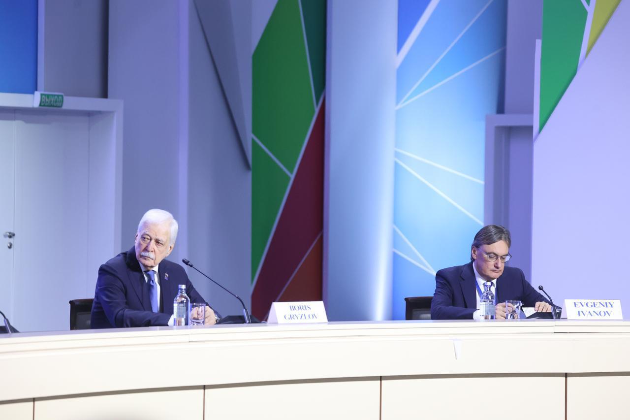 14 ноября в Сочи статс-секретарь – заместитель Министра иностранных дел Российской Федерации Е.С.Иванов принял участие в организованном Всероссийской политической партией «Единая Россия» заседании Постоянного комитета Форума... 14 ноября в Сочи статс-секретарь – заместитель Министра иностранных дел Российской Федерации Е.С.Иванов принял участие в организованном Всероссийской политической партией «Единая Россия» заседании Постоянного комитета Форума...