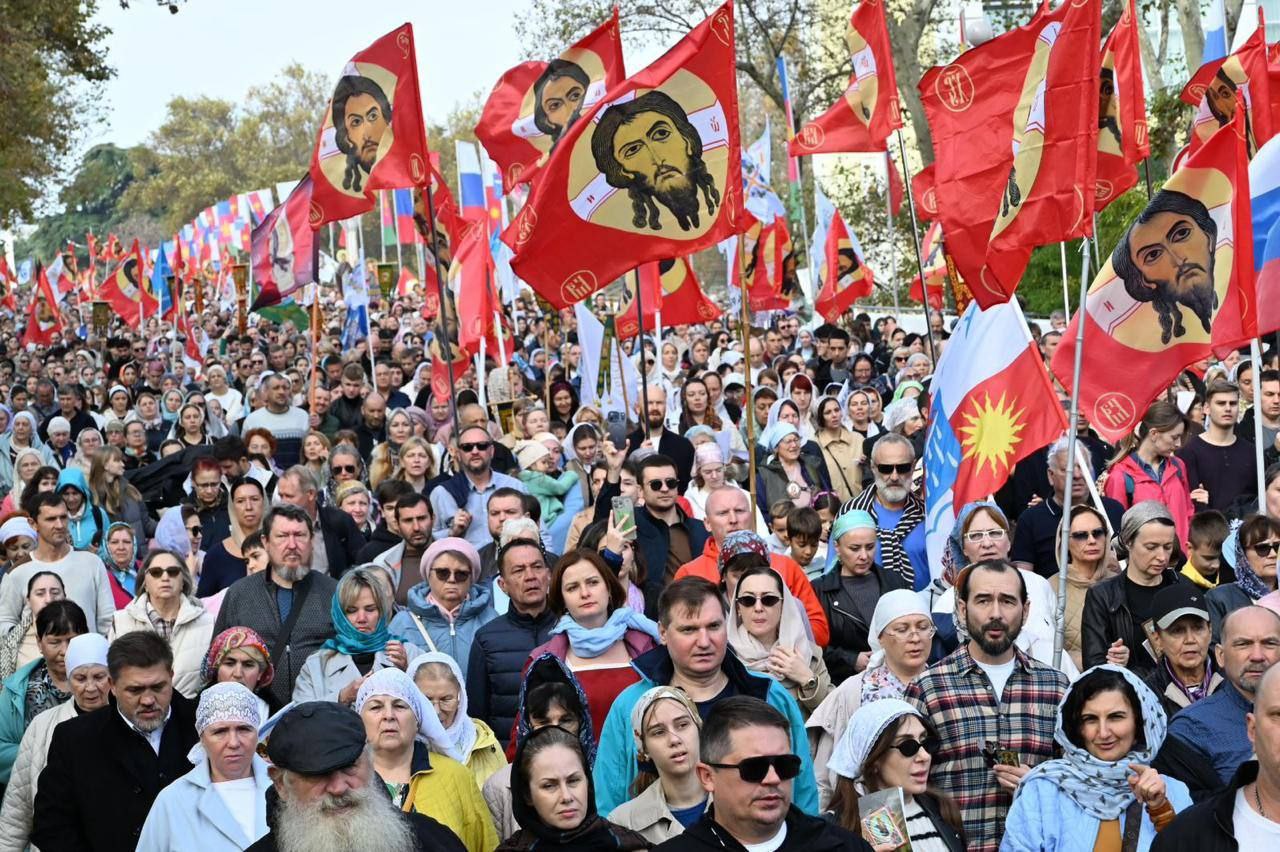 В Сочи состоялся общеепархиальный Крестный ход, приуроченный ко дню небесного покровителя курорта Архистратига Михаила В Сочи состоялся общеепархиальный Крестный ход, приуроченный ко дню небесного покровителя курорта Архистратига Михаила