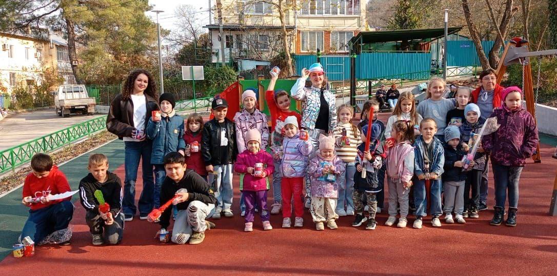 В Архипо-Осиповском округе открыли новую детскую площадку